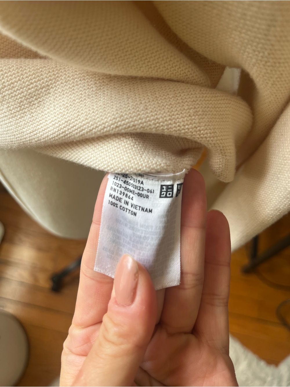 Uniqlo 100% cotton 3D Knit Dolman Long-Sleeve Sweater in natural - Picture 4 of 5